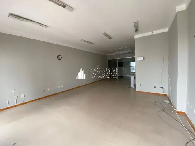 ALUGA-SE BELA SALA COMERCIAL NO METROPOLITAN TOWER