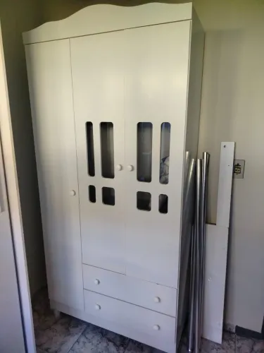 Vende se guarda roupa infantil novo 