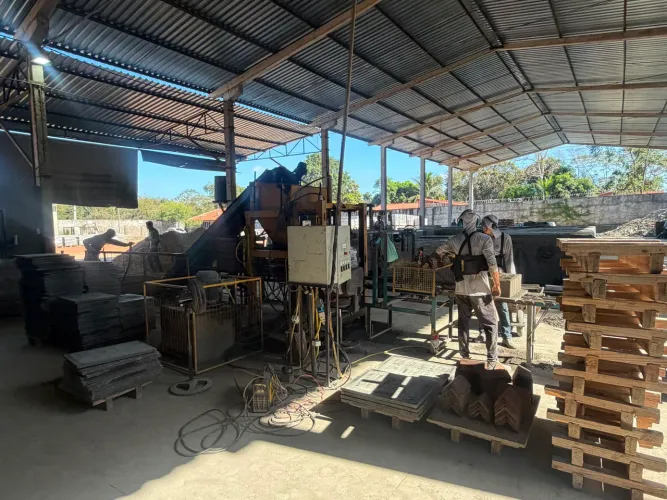 Máquina de Fabricar piso e Blocos de Concreto