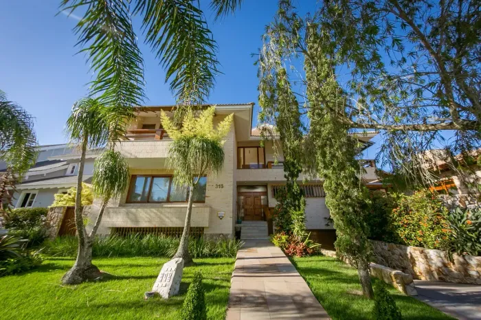 Casa para Locação Anual em Jurerê Internacional com vista para Praia