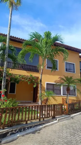 Alugo excelente casal em Itapuã condomínio fechado
