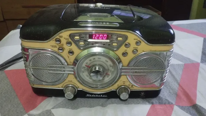 Rádio relógio para colecionadores (Studebaker). 