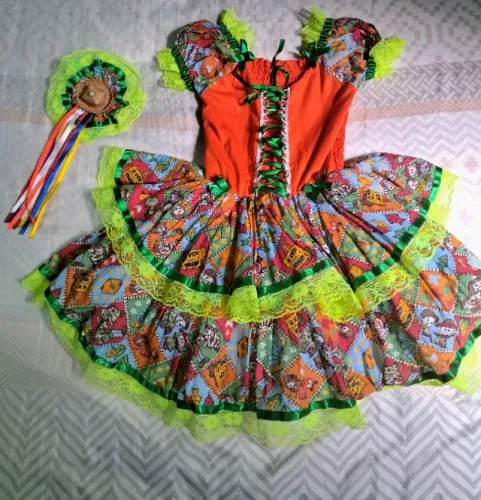 Vestido junino infantil com acessório