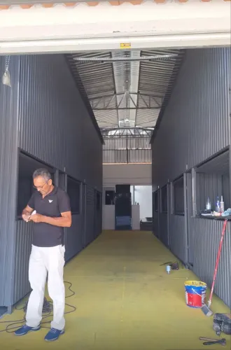 Aluga Box 7,5 m2 com Depósito de 7,5 m2 em cima