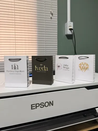 Sacola de papel personalizada