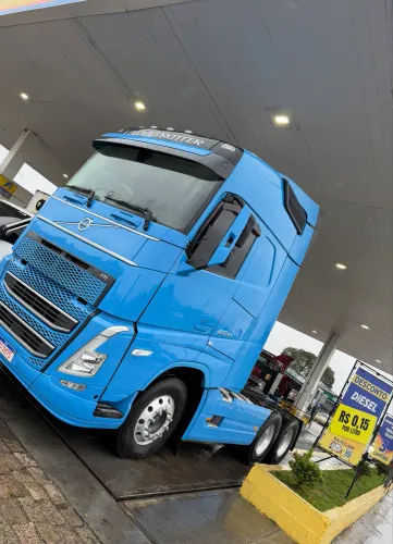 FH Volvo 460 6x2 baixo km abaixo da Fipe.