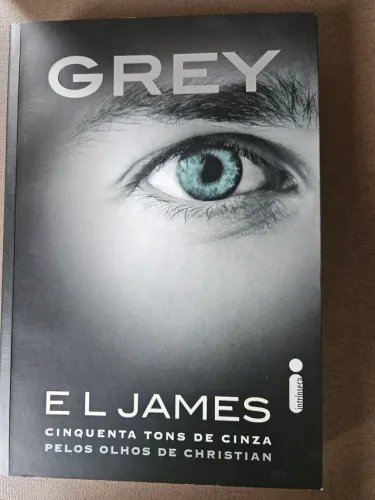 GREY - Cinquenta tons de cinza pelos olhos de Chistian