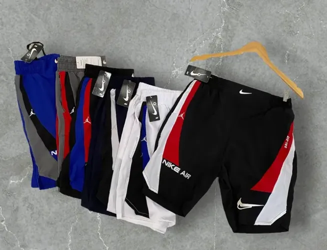 Bermudas da Nike material Tactel com elastano 