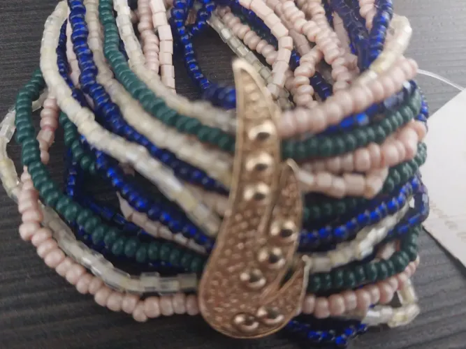 Pulseira de miçangas colorida