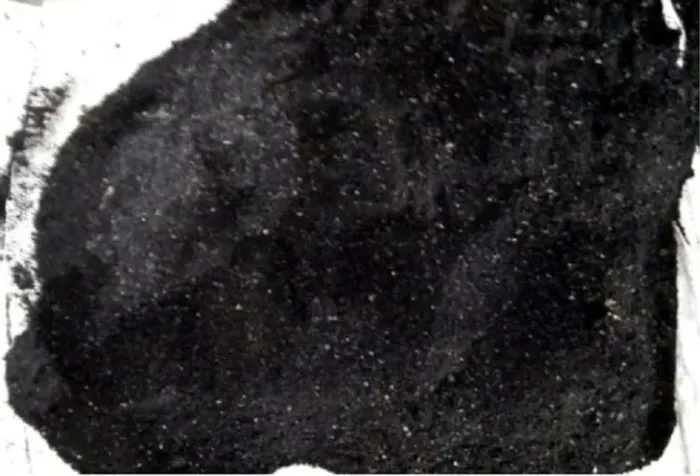 Carvão vegetal triturado