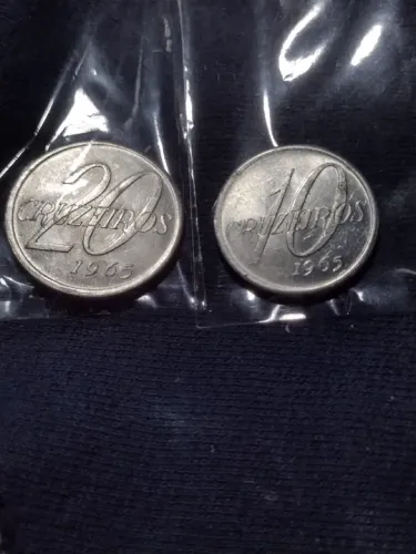 Moedas de 20 e 10 cruzeiros de 1965