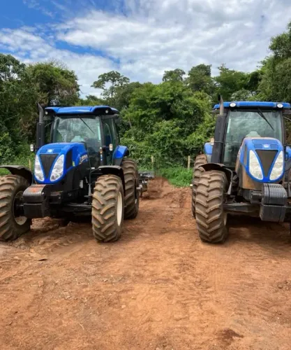 Trator New Holland T7.175 ano 2017, com 2500 horas e ar condicionado, em SP