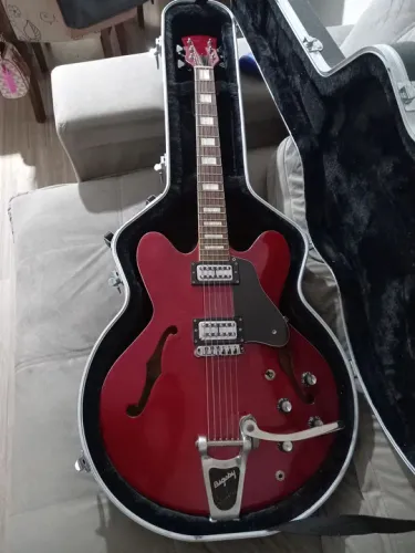 Guitarra  Tagima Blues 3000 captação TV Jones e Bigsby original. 