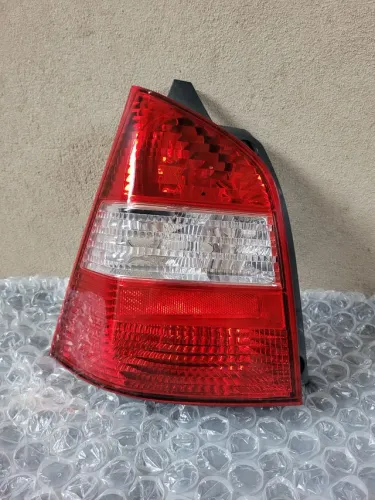 Lanterna esquerda nissan livinia