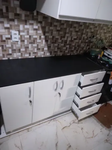Armário de Cozinha Branco com Gavetas