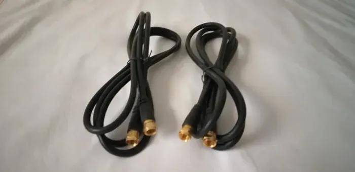 02 cabos RG 59/U, coaxial macho para coaxial macho, com plugs dourados, nov