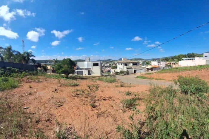 Vende-se 1 Lote em Itapecerica/MG