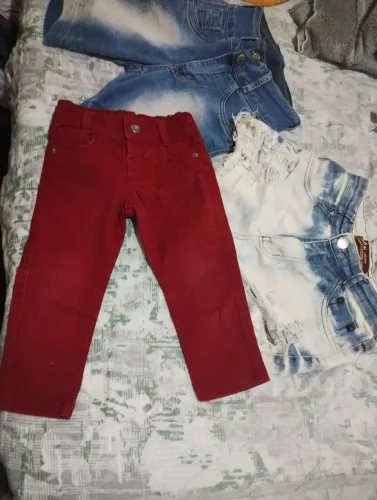 Roupas conservadas várias pecas