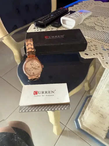 Relógio Feminino CURREN Quartz Amarelo