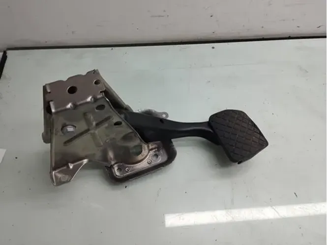 Pedal Passat 2014