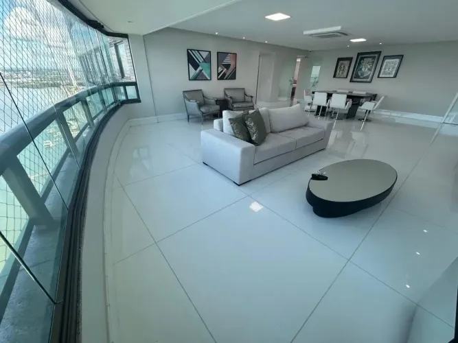 Belíssimo Apartamento, com Vista MBar, andar altíssimo, muito bem Localizado