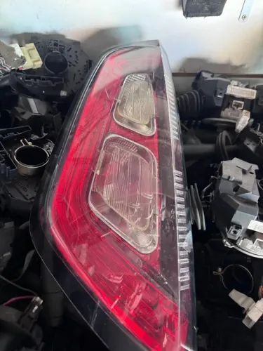 Lanterna esquerda Fiat Punto usada