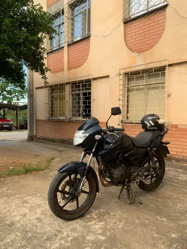 Moto apache 150 pra saír rápido !!