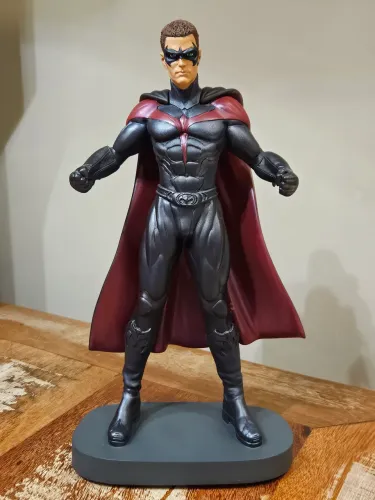 Estátua Robin