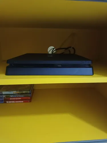 PLAYSTATION 4 1TB COM 1 CONTROLE + JOGOS