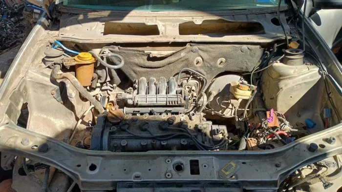 Sucata para retirada de peças Fiat Palio Weekend 1.0 16v Elx 2001