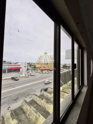 Sala comercial ampla com 120m² para locação por R$ 3.000,00/mês - Vila Capri - Araruama/RJ