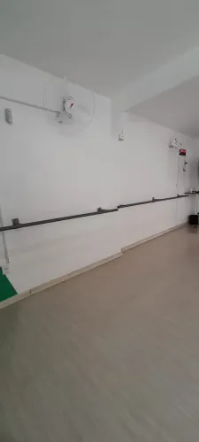 Barra para Alongamento de Ballet, fixa parede Dispomos de 2 barras de 3m cada. Preço unid.