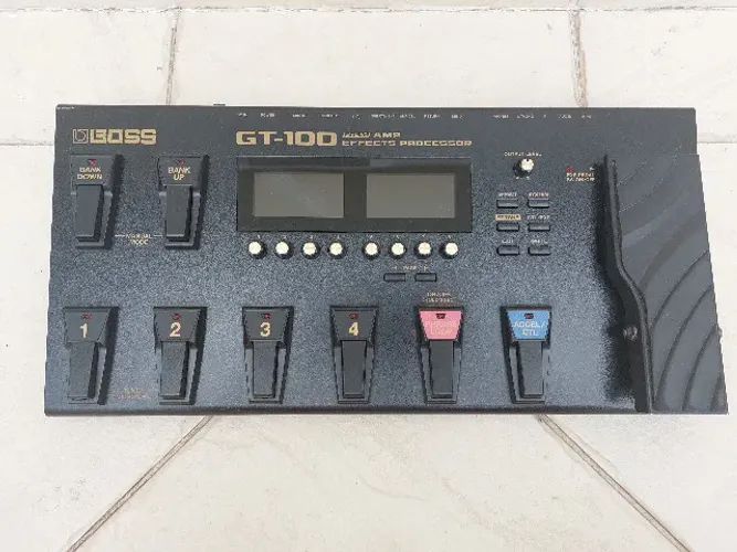 Pedaleira Boss GT 100 + Hardcase