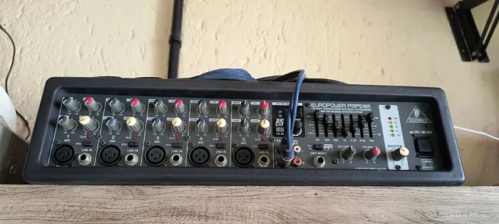 Mesa Amplificada Behringer Europower PMP518M