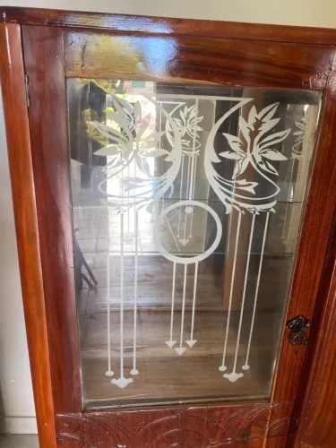 Cristaleira Art Déco em Madeira