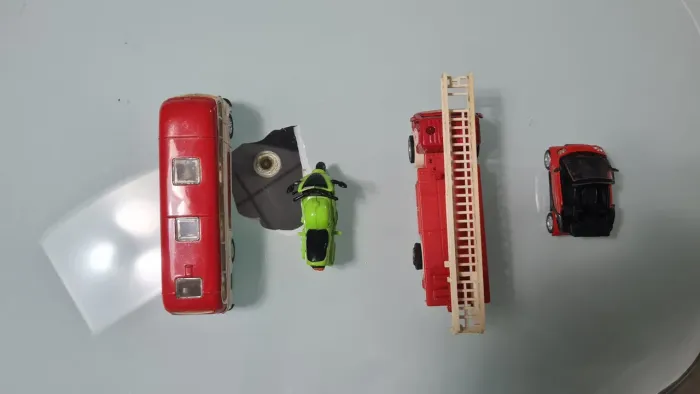 Brinquedos antigos de metal