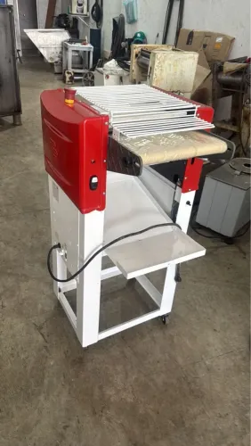 MODELADORA DE PÃES SEMI NOVA