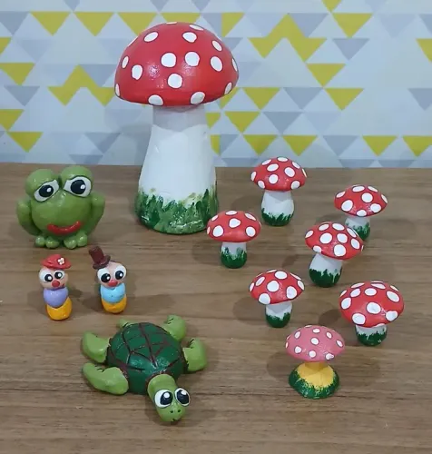 lote com 12 peças decorativas em argila e gesso artesanal