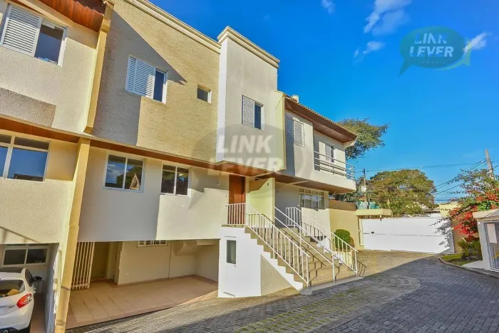 Sobrado com 3 dormitórios à venda, 145 m² por R$ 798.000,00 - Bacacheri - Curitiba/PR