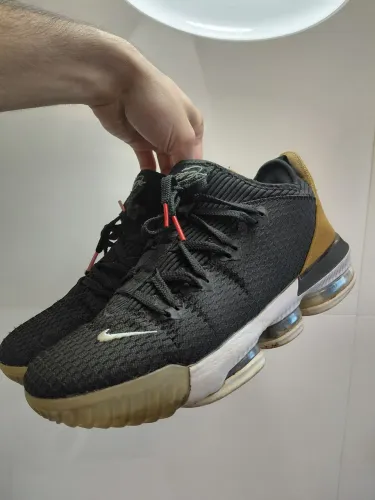 Tenis LeBron James Número 40 original 