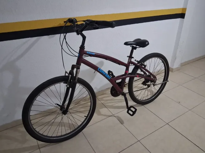 Bicicleta Caloi Comfort 400, Aro 26, Câmbio Shimano 21, Cor Vinho<br>