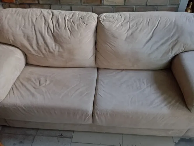 Sofá 2 lugares, bastante confortável semiNovo.