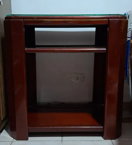 Rack com tampo de vidro 