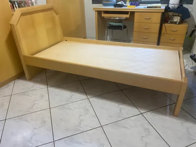 Cama de solteiro excelente estado com colchão Castor
