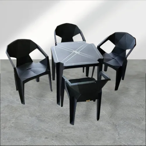 Conjunto de mesa e quatro cadeiras plásticas