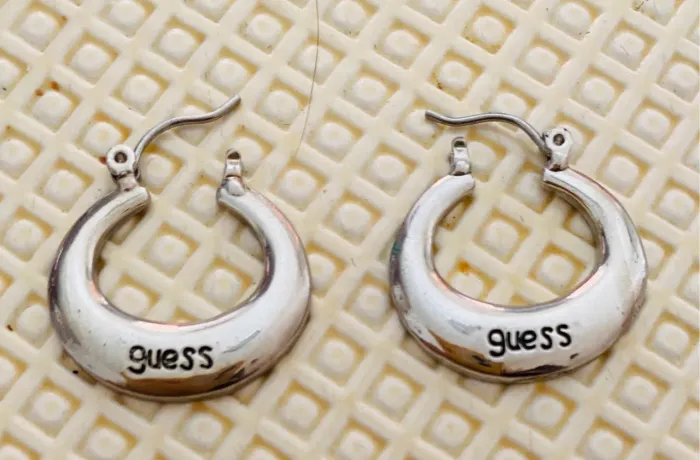 Brincos Guess