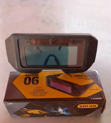 Ferramentas esquadros e oculos de solda