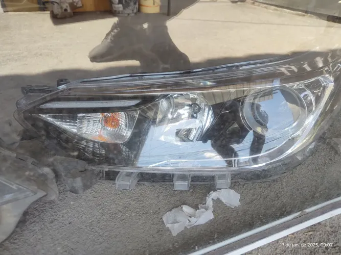 F farol esquerdo Toyota yaris