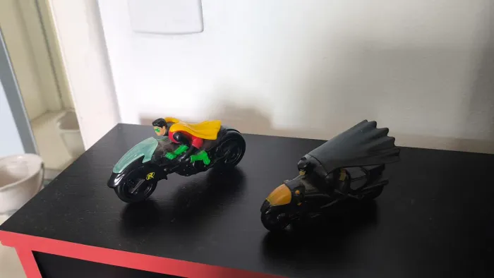 Miniaturas moto de Batman e Robin