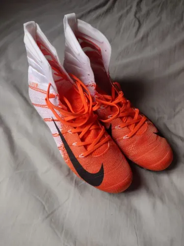 Chuteira Futebol Americano Nike Vapor, número 42, laranja e branco
